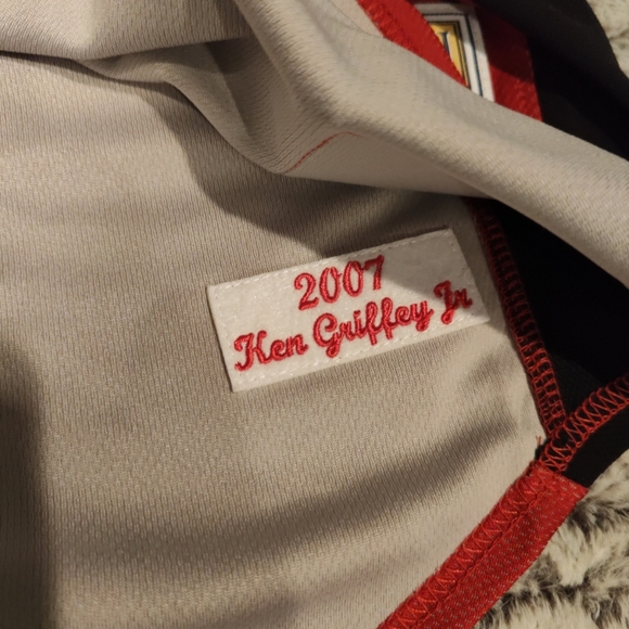 2007 Cincinnati Reds Ken Griffey jr throwback Jersey - Picture 8 of 8